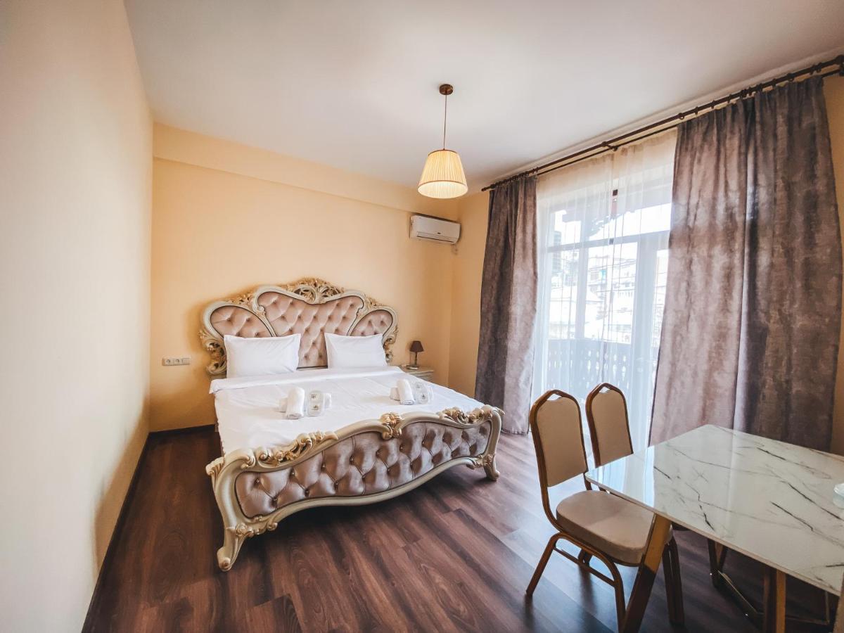 Old Armenia Hotel Jerevan Buitenkant foto