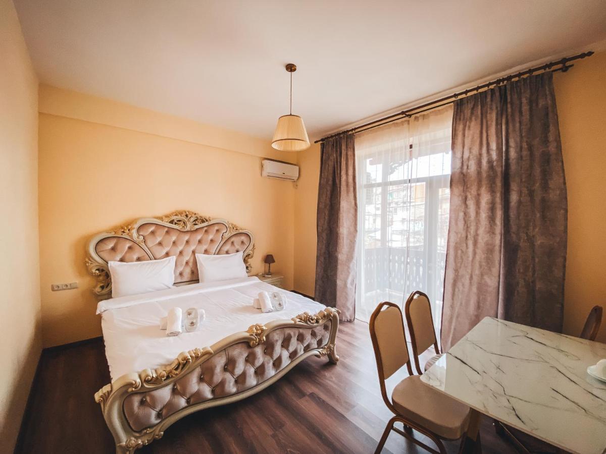 Old Armenia Hotel Jerevan Buitenkant foto